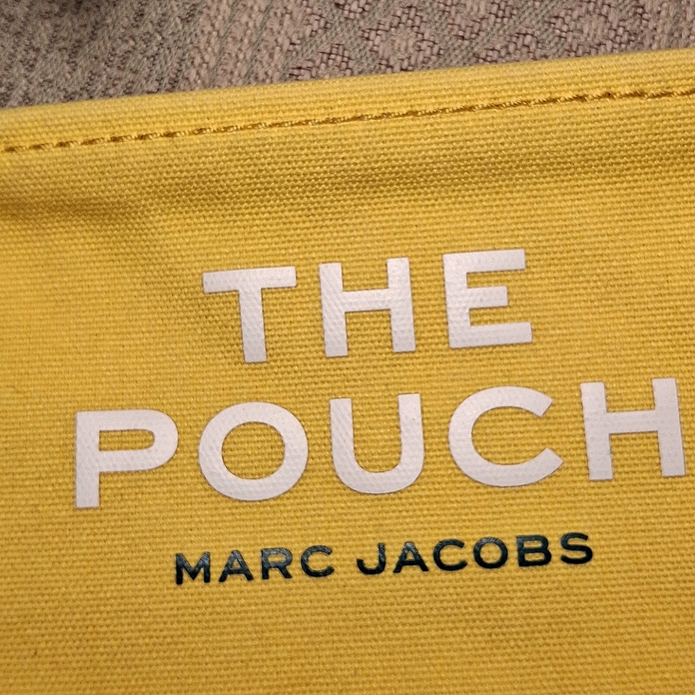 Marc Jacob X Peanuts The Pouch Wristlet - Picture 6 of 16